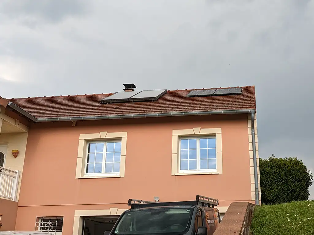 Façade toiture panneaux solaires